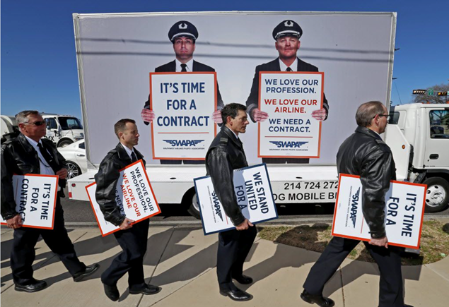 SWAPA in the News: 800 Southwest Airlines Pilots sign up to picket at Dallas airport